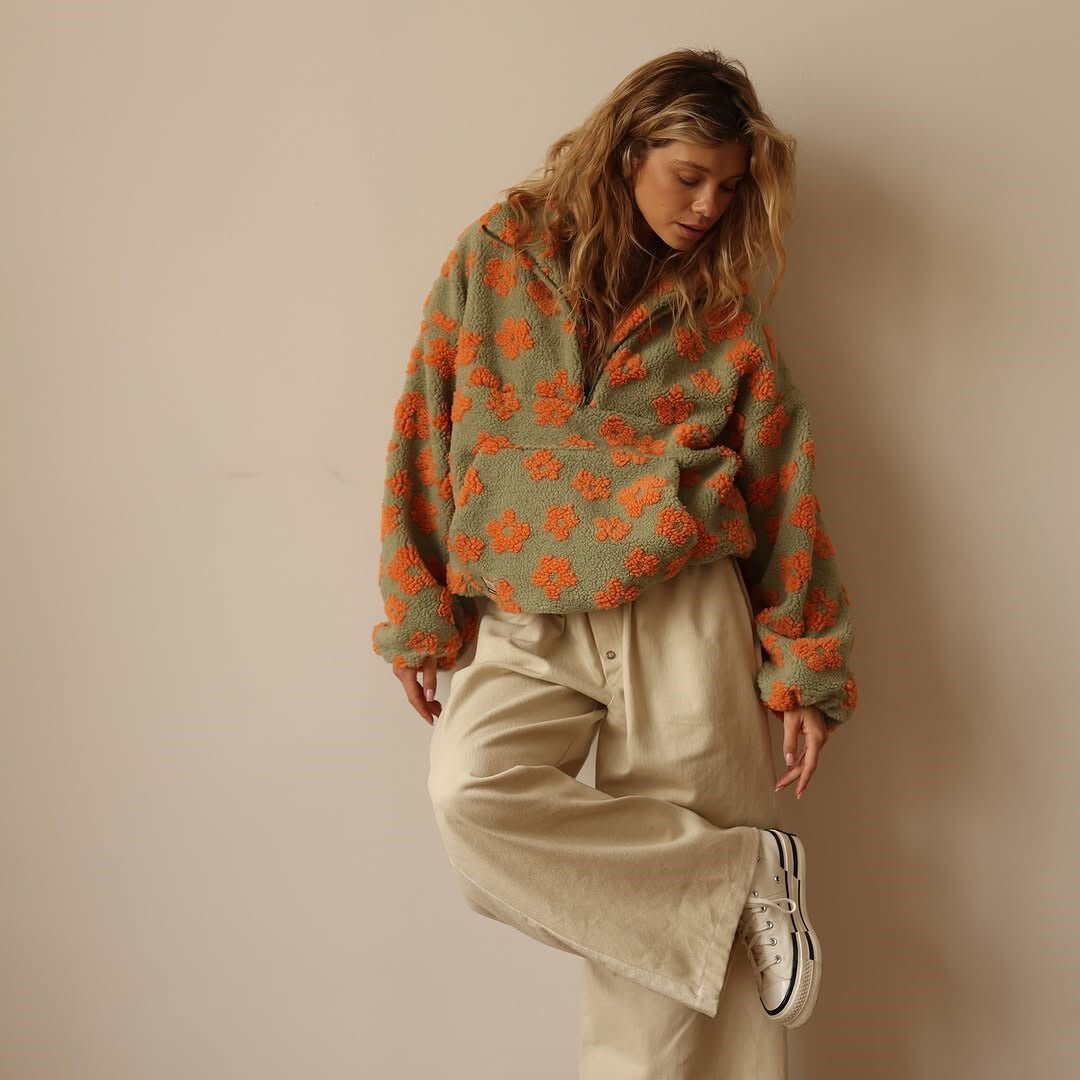 Lieve | Oversized teddyfleecejas met bloemenprint en halve ritssluiting